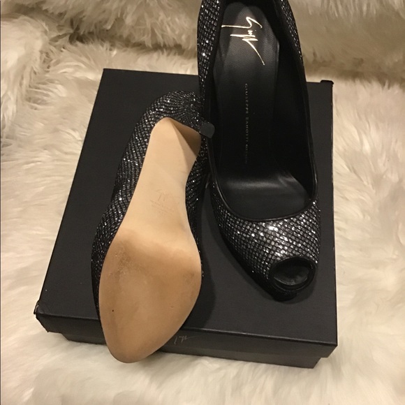 Giuseppe Zanotti Peep Toe Pumps - Picture 5 of 6